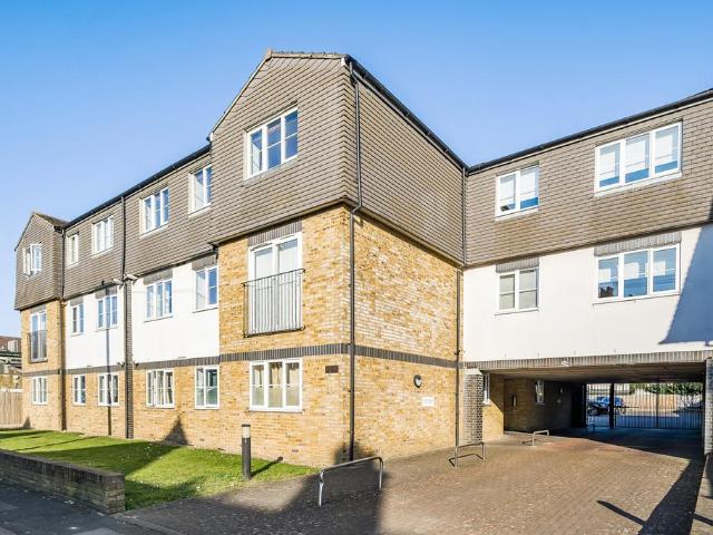 Flat for sale in Blendon, Greater London