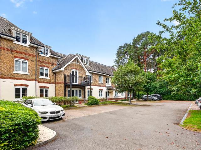 Flat for sale in Easthampstead, Bracknell