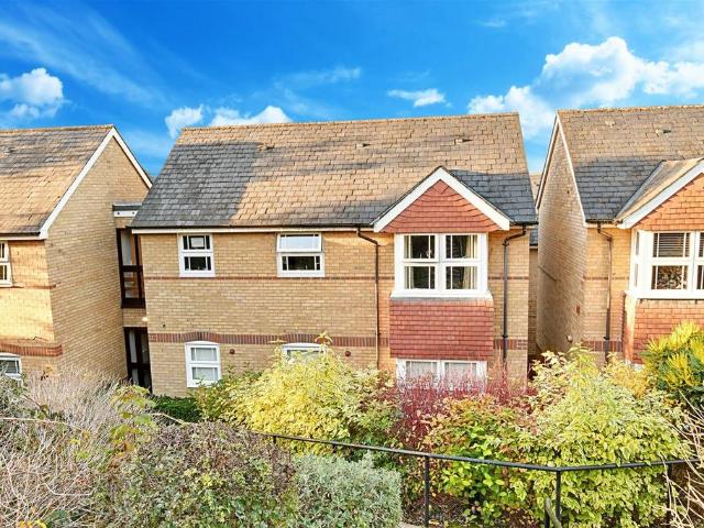 Flat for sale in Hertford, Colliers End