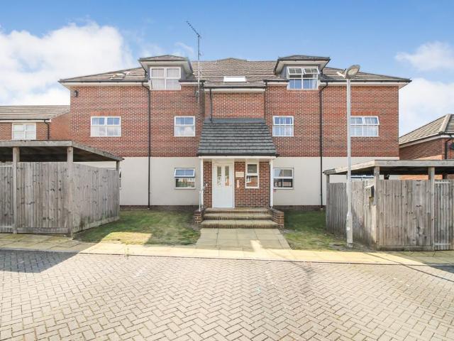 Flat for sale in Farnborough, Hampshire