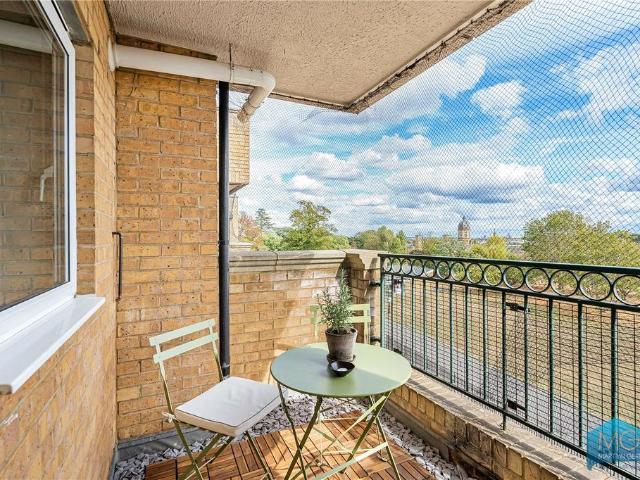 Flat for sale in London Borough of Barnet, Greater London