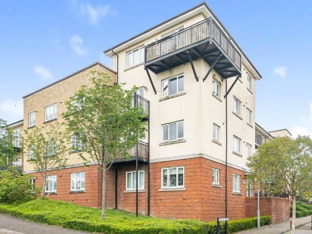 Flat for sale in Totteridge, Buckinghamshire