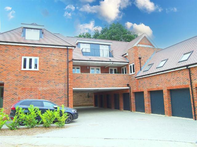 Flat for sale in Fretherne, Hertfordshire
