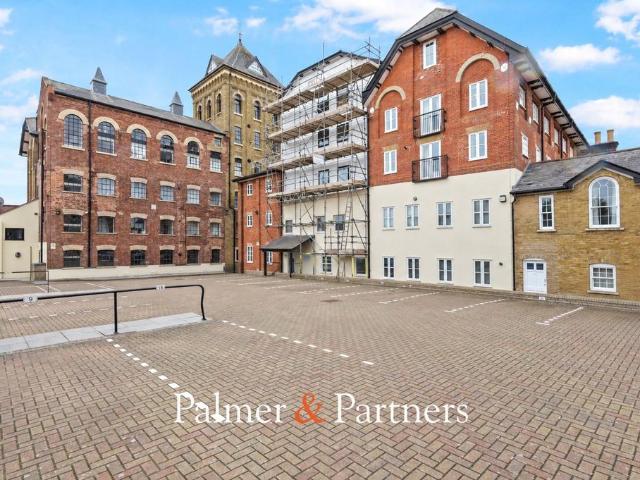 Flat for sale in Hythe, Colchester