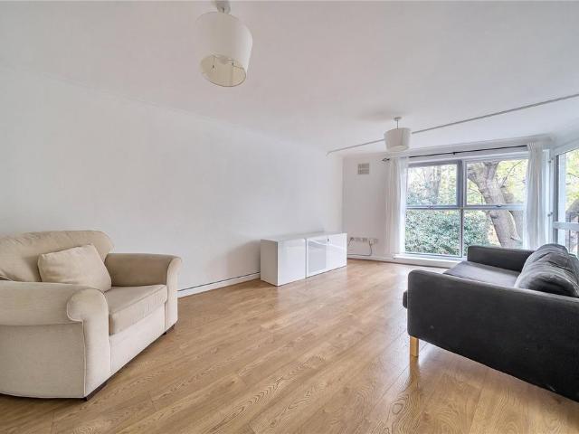 Flat for sale in London Borough of Ealing, Cat Hill