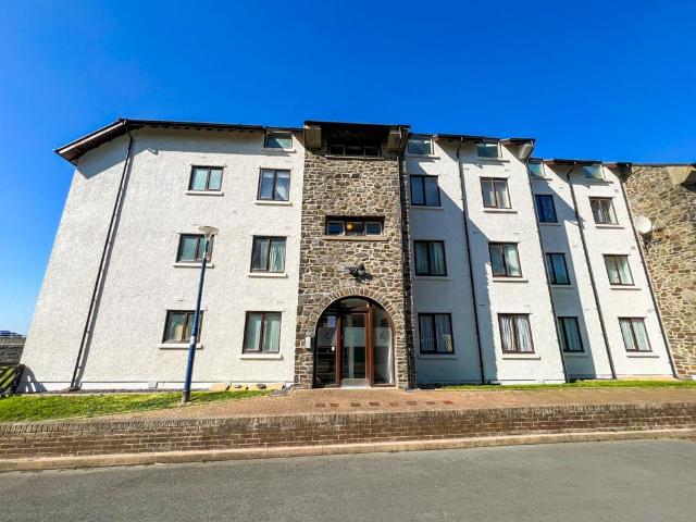 Flat for sale in Waun Fawr, Wales