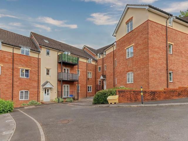 Flat for sale in Castlefield, Cressex