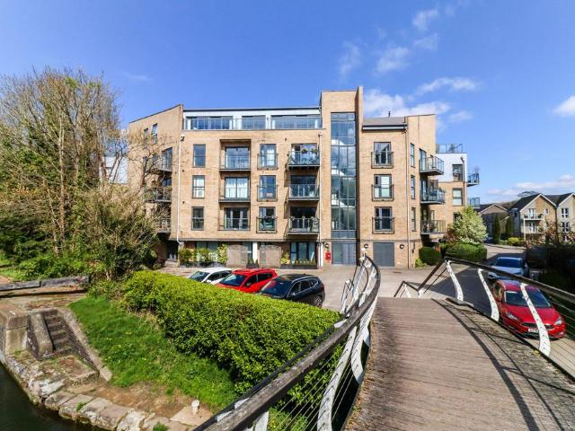 Flat for sale in Pouchen End, Hertfordshire