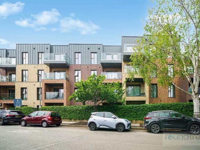 Flat for sale in Hendon, Greater London