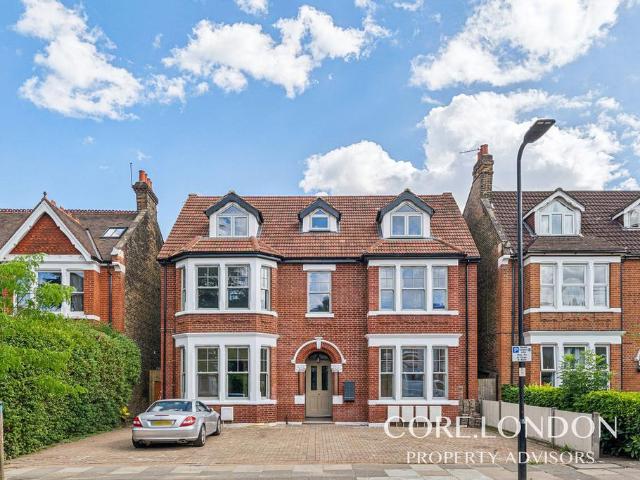 Flat for sale in London Borough of Ealing, Greater London