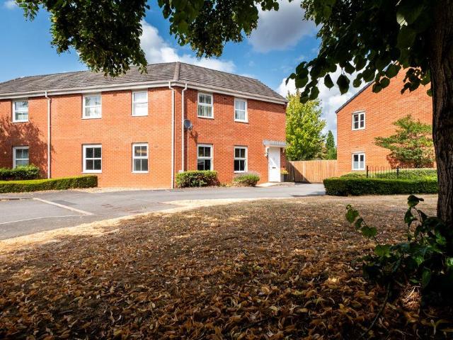 Flat for sale in Lichfield, Boley Park