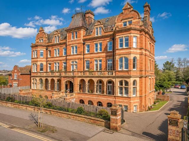 Flat for sale in Oxenden, The Bridge