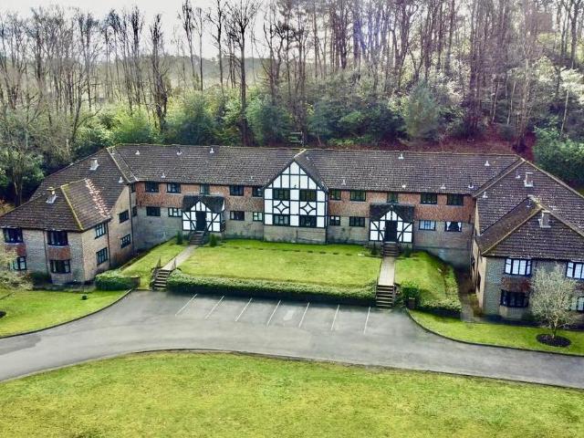 Flat for sale in Old Dean, Heol-las