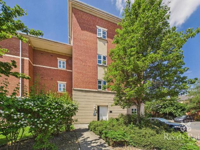 Flat for sale in Eastmoor, West Yorkshire