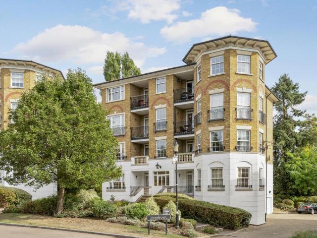 Flat for sale in London Borough of Wandsworth, Greater London