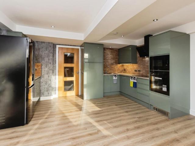 Flat for sale in Eastbrook, Bradford