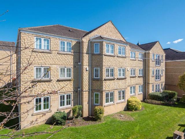 Flat for sale in Pudsey, West Yorkshire