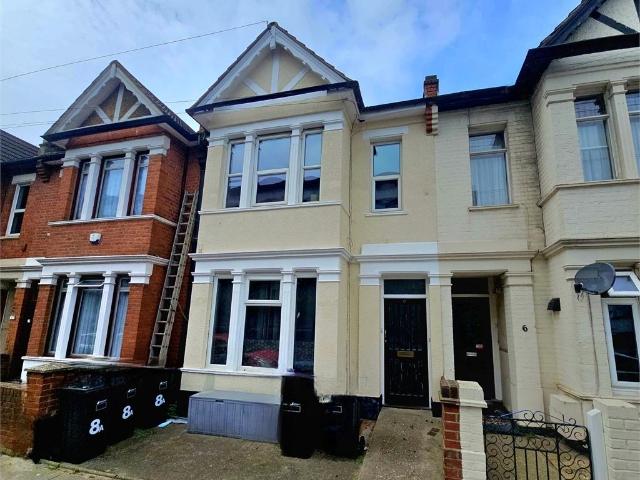 Flat for sale in Southend City Centre Neighbourhood, Alton Barnes