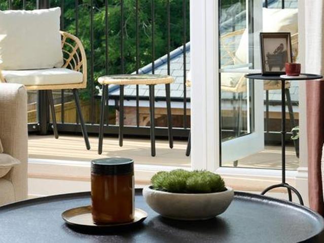Flat for sale in Fole, Surrey
