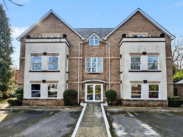 Flat for sale in Charminster, Bournemouth