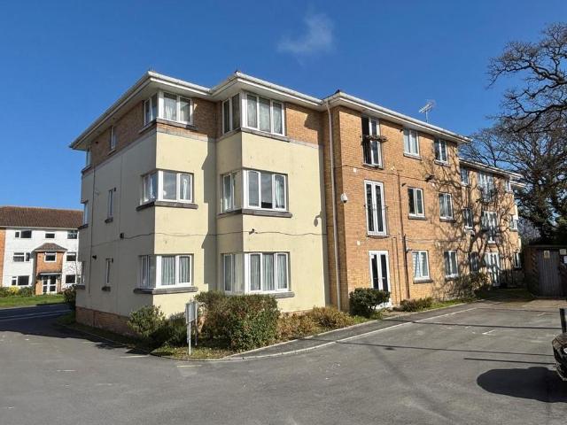 Flat for sale in Hamworthy, Poole