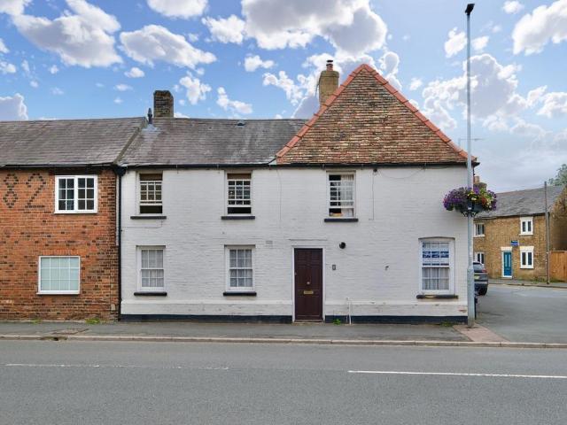 Flat for sale in Roman Town, Huntingdon