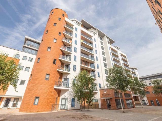 Flat for sale in Slough