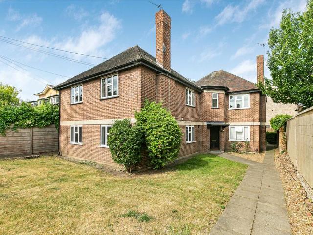 Flat for sale in London Borough of Hounslow, Greater London
