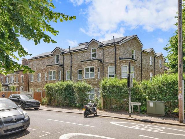 Flat for sale in Leytonstone, Greater London