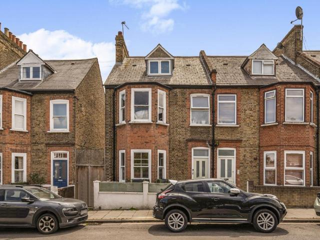 Flat for sale in East Dulwich, Greater London