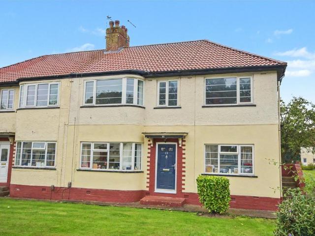 Flat for sale in Lawnswood, Leeds