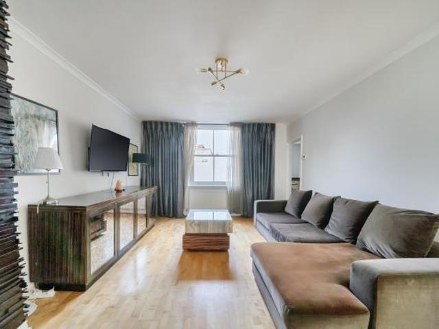 Flat for sale in Kensington, Greater London