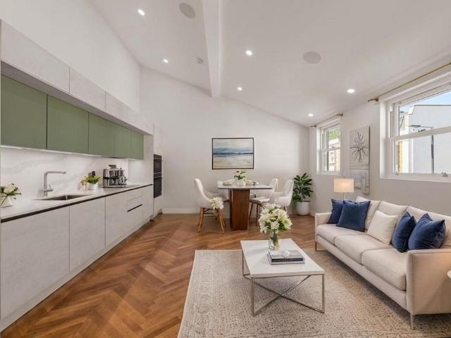 Flat for sale in West Kensington, Greater London