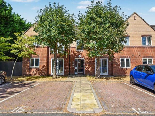 Flat for sale in Gildersome, West Yorkshire