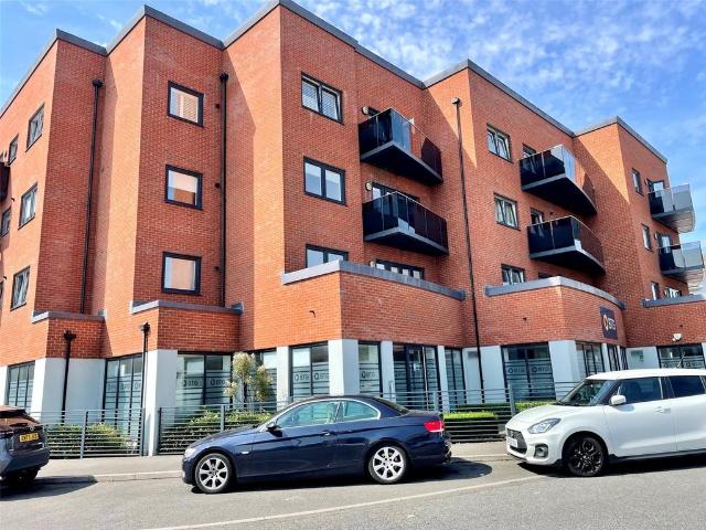 Flat for sale in Alton Barnes, Essex