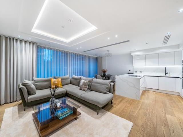 Flat for sale in Kensington, Greater London
