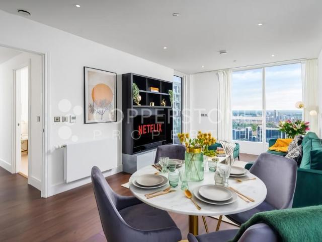 Flat for sale in Isle Of Dogs, Greater London