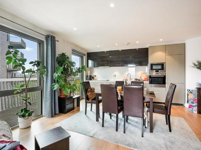 Flat for sale in Canning Town, Greater London
