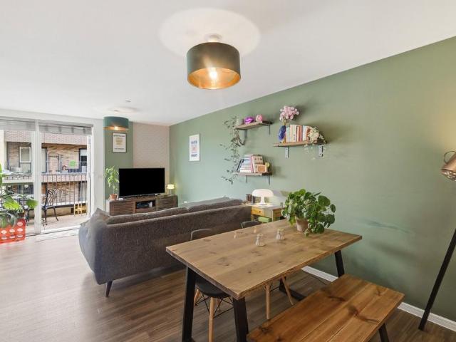 Flat for sale in Upper Walthamstow, Greater London