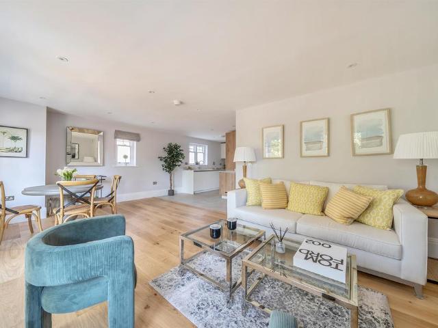 Flat for sale in Swallow, Buckinghamshire
