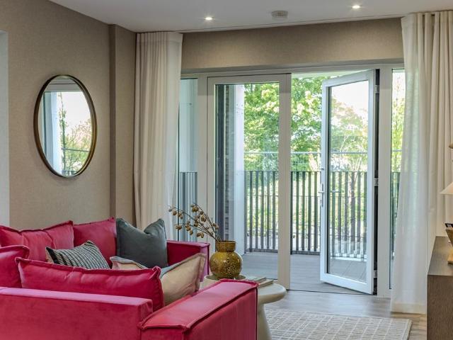 Flat for sale in Earlsfield, Greater London