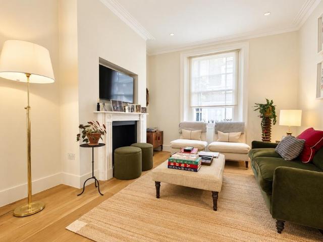 Flat for sale in Pimlico, Greater London