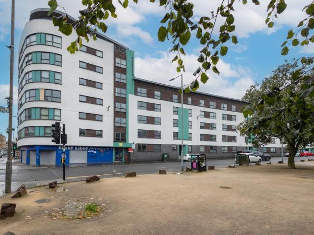 Flat for sale in Merchant City, Scotland