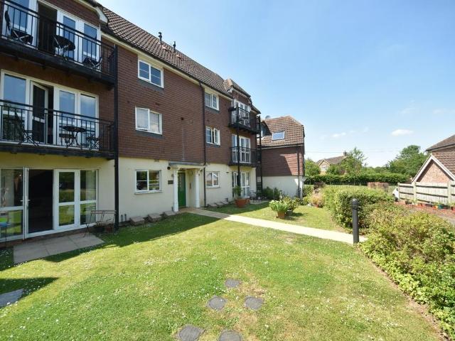 Flat for sale in Chepping Wycombe, Loudwater