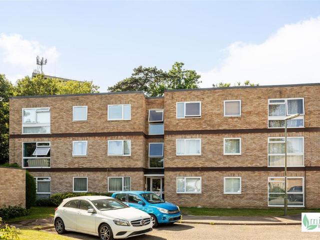 Flat for sale in Row Town, Surrey