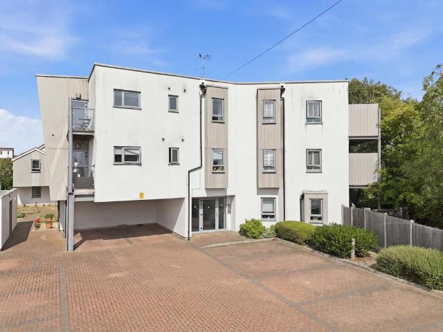 Flat for sale in Alton Barnes, Essex