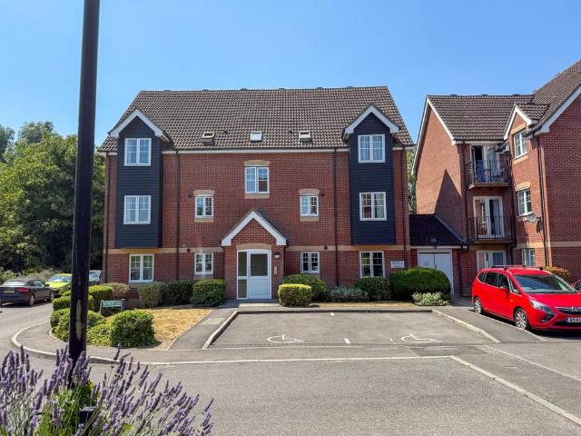 Flat for sale in Enborne, West Berkshire