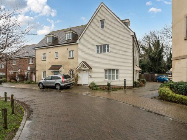 Flat for sale in Chichester, Littlecote