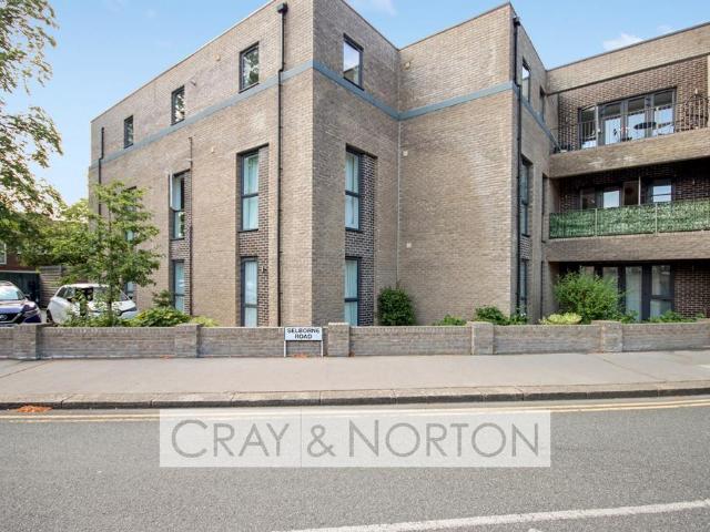 Flat for sale in London Borough of Croydon, Addiscombe