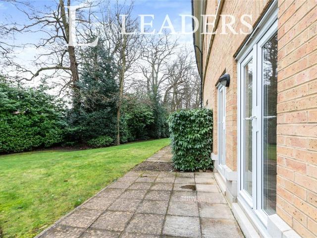Flat for sale in Horsell, Woking